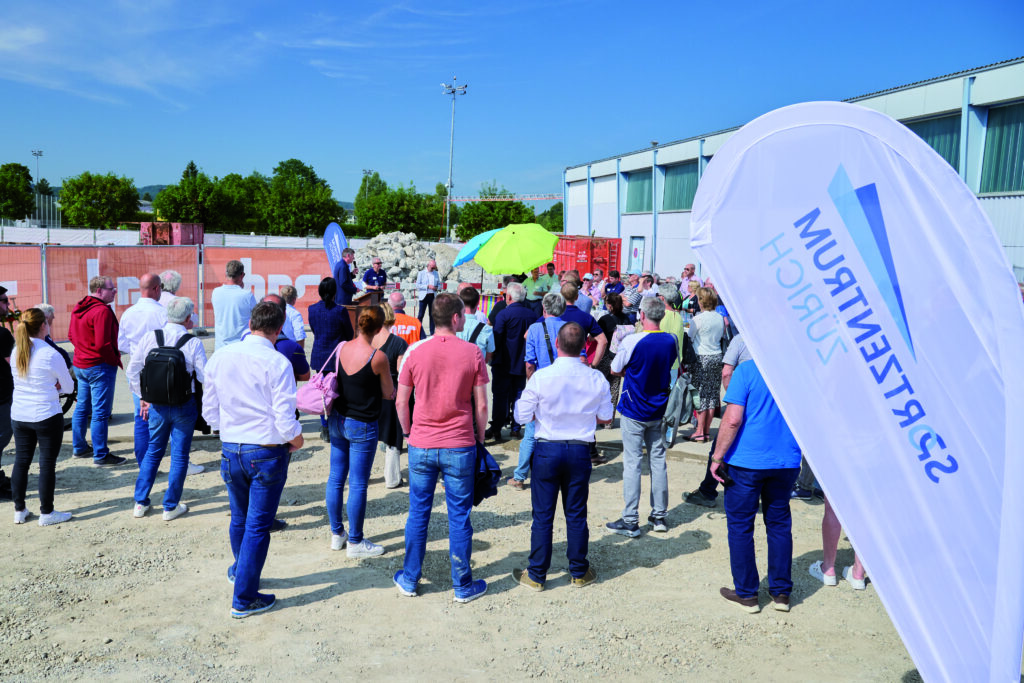 Zahlreiche Gäste aus Politik, Sport und Wirtschaft am Spatenstich vom Sportzentrum Zürich