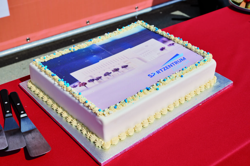 Torte Spatenstich Sportzentrum Zürich